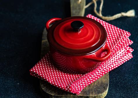 Porcelain Vs. Ceramic Cookware: Which One Should You Get? - Kitchenpeak