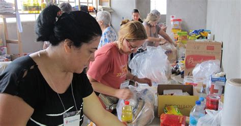 G1 - Cruz Vermelha em SP envia primeiro caminhão com doações para o Rio ...