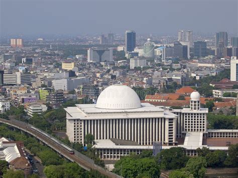 View of Masjid Istiqlal editorial stock photo. Image of asia - 30491538