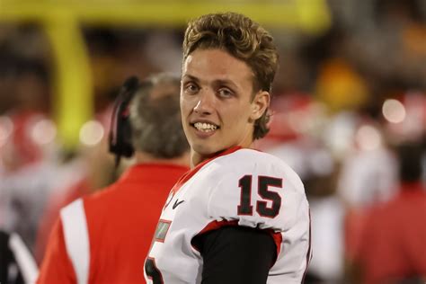 Carson Beck wins starting QB job as Georgia looks to three-peat