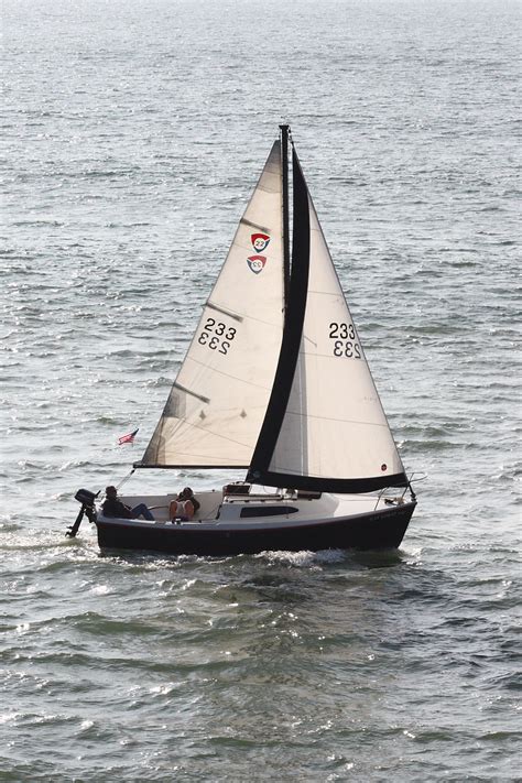 Small Sloop Sailboat Free Stock Photo - Public Domain Pictures