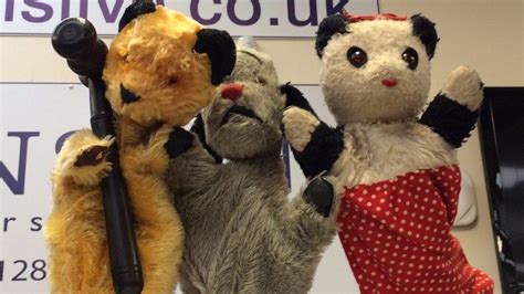 Vintage Sooty puppets set to sweep Derbyshire auction - BBC News