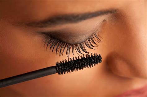 Wearing mascara every day is bad for your eyes, docs warn