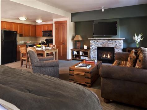 The Village Lodge in Mammoth Lakes (CA) - Room Deals, Photos & Reviews