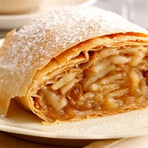 Apple Strudel (Apfelstrudel) Recipe | Yummly | Oppskrift