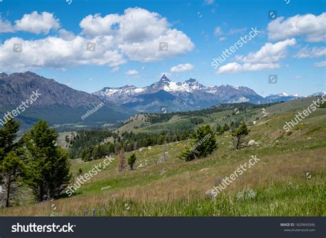 327 Absaroka Range Images, Stock Photos & Vectors | Shutterstock