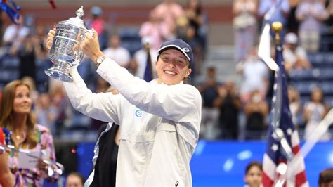 Iga Swiatek is WTA Player of Year; David Witt, Coach of Year - ESPN