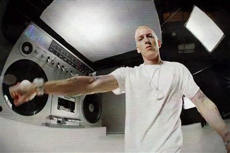 Eminem: Berzerk (2013) | ČSFD.cz