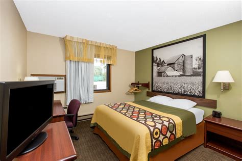 Super 8 by Wyndham Fairmont | Fairmont, MN Hotels