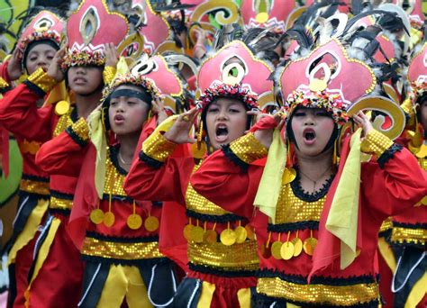 IN PHOTOS: Street dancing at Kadayawan 2016