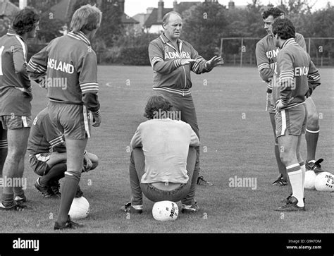 England manager Ron Greenwood (c) explains his tactical ideas to his ...