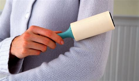 Reduce and Remove Lint from Clothes and Upholstery