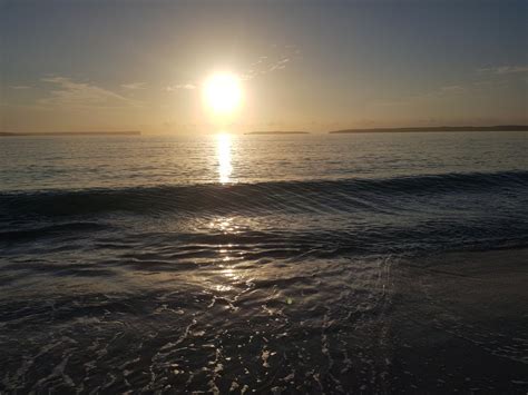 Magnificent Solitary Wave on Hayms Beach (Australia) from Soliton ...