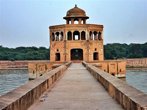 A Building in Hiran Minar Complex | In this photograph, you … | Flickr