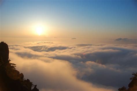 Pin by Ina Xie on The sunrise of Huangshan Mountain | Huangshan ...