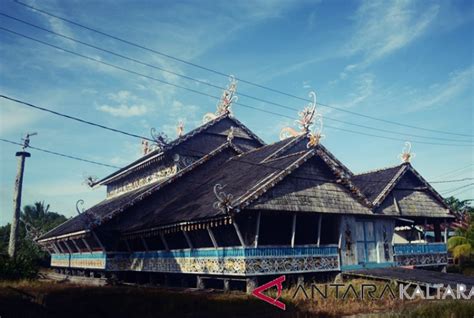 Mengenal Rumah Lamin, Rumah Adat Kalimantan Timur - GenPI.co KALTIM