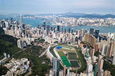 Horse racing at Happy Valley | Best things to do in Hong Kong