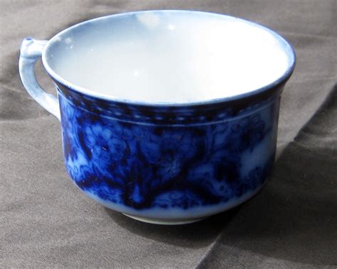 Flow Blue: History and Value of Blue-and-White Antique China - HobbyLark