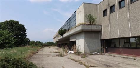 The Cadillac Allanté Factory Is Abandoned And Trashed: Video