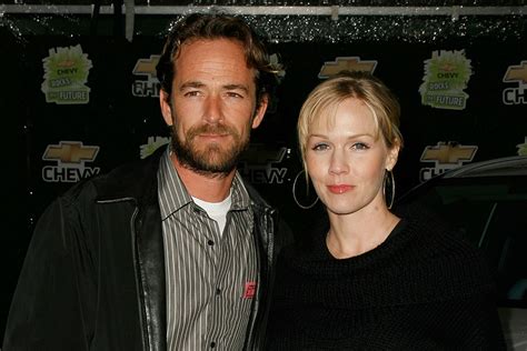 Jennie Garth Responds to Fans Over Not Posting Luke Perry Tribute