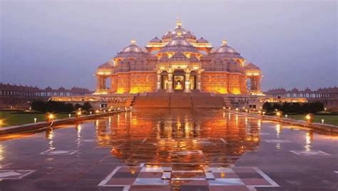 Akshardham Temple Delhi (Timings, History, Entry Fee, Aarti)