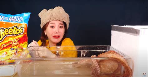 YouTuber Ssoyoung Is Being Accused of Animal Cruelty in Her Mukbangs