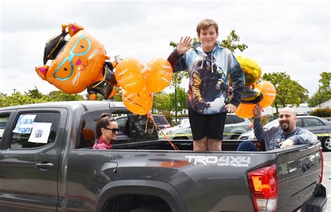 Bernardo Heights Middle School holds eighth grade promotion parade ...