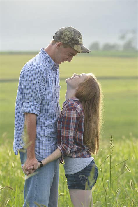 Pin by kaylee ruark murphy on COUPLE PHOTOSHOOT IDEAS | Short couples ...