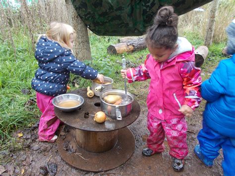 Child led play — Welton Free Rangers - Forest School Nursery