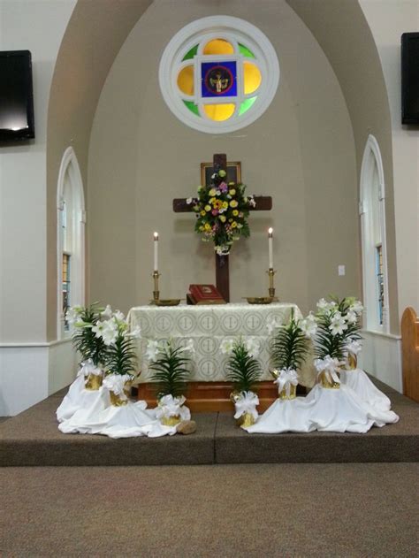 Pin by Paula Johnson on Altar | Church easter decorations, Easter ...