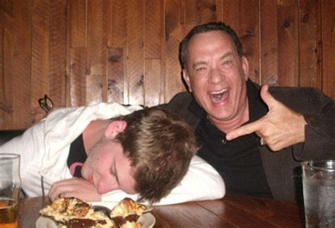 Tom Hanks ‘wasted’ pizza pics go viral - global celebrities - Soompi Forums