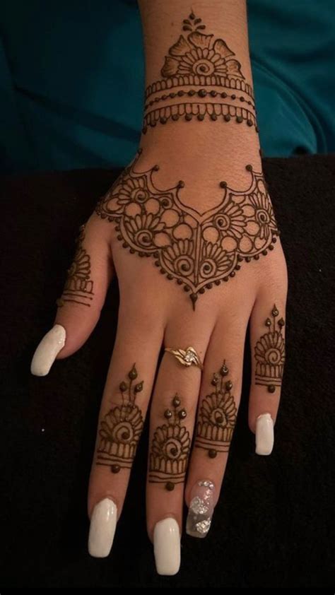 Unleash Your Bridal Glow with these Simple Mehndi Designs for Weddings ...