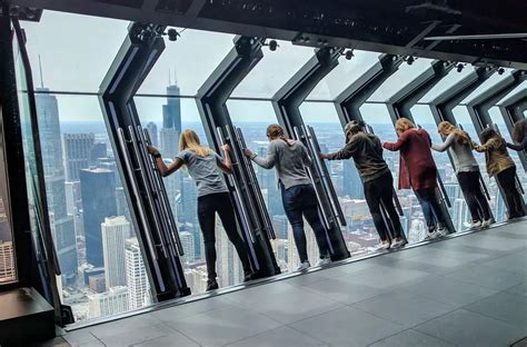 Top 10 Magnificent Mile Attractions | The Chicago Traveler