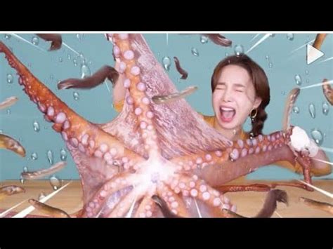 ASMR ssoyoung eats a SCARY GIANT OCTOPUS CHALLENGE in the supermarket ...