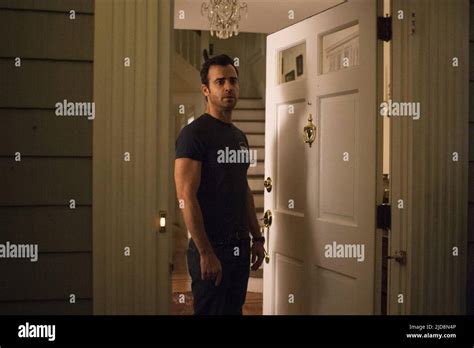 JUSTIN THEROUX, THE LEFTOVERS, 2014 Stock Photo - Alamy