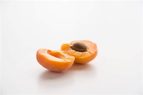 Laetrile (Vitamin B17 or Amygdalin): Benefits, Myths and Food Sources ...