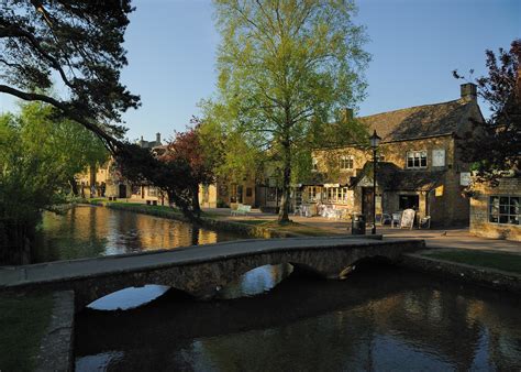 File:Bourton on the Water.jpg