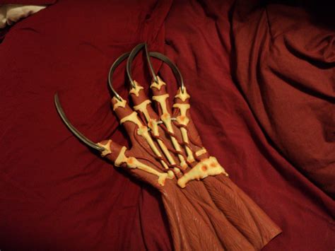 Freddy Krueger glove from Wes Craven's New Nightmare New Nightmare, A ...