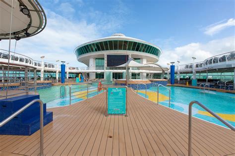 Pool Deck on Royal Caribbean Voyager of the Seas Cruise Ship - Cruise ...