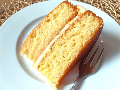 Beautiful Bakes: Lemon Curd Sponge Cake - HodgePodgeDays