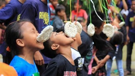 Ekspresi Bocah Disuruh Ikut Lomba Makan Kerupuk Bikin Salfok, Warganet ...