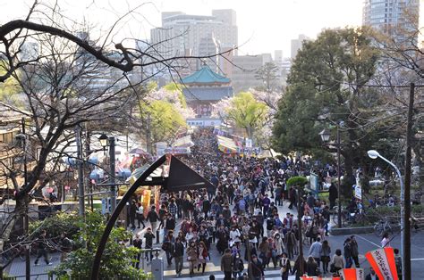 Adventures Abroad: Ueno Park + Cherry Blossoms