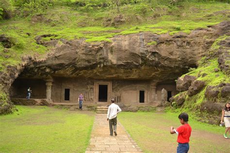 The temple caves of Elephanta