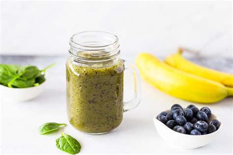 Blueberry and Spinach Superfood Green Smoothie Recipe