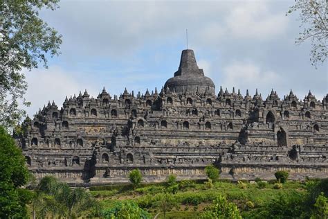 Peninggalan Budha di Indonesia: Candi, Prasasti, Arca dan Karya Sastra ...