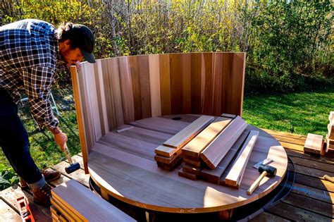 Standing the Staves Japanese Bathtub, Japanese Soaking Tubs, Round Hot ...