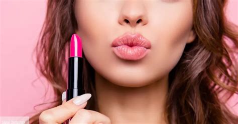 5 Best Lipsticks For Dry Lips - Best Beauty Products & Tips