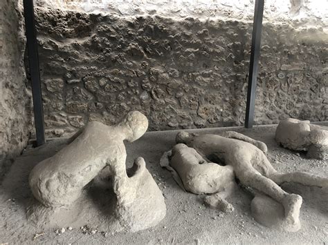 Facts About Pompeii: Visiting Mount Vesuvius and The Ruins and Bodies ...