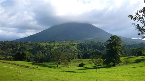 Fotos gratis : paisaje, montaña, campo, prado, pradera, colina ...