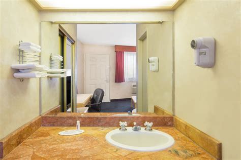 Days Inn by Wyndham Bullhead City | Bullhead City, AZ Hotels